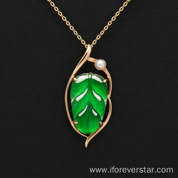 Ping an leaf natural emerald pendant